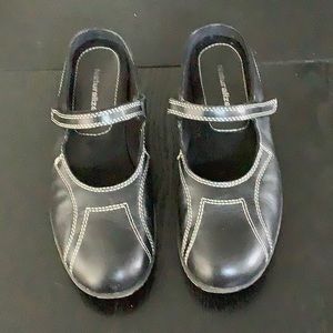 Naturalizer black leather Velcro strap shoe size 7